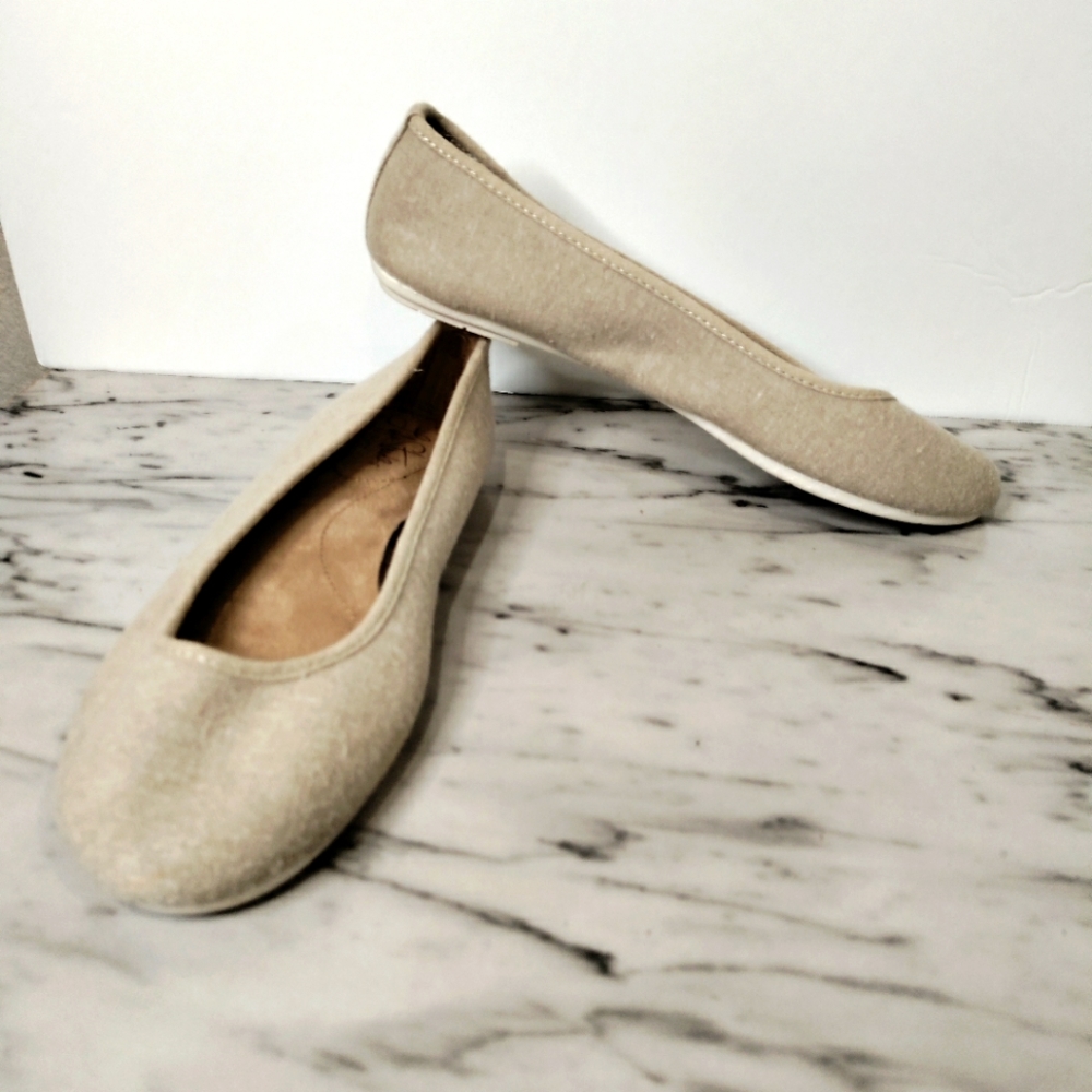 Life Stride women's tan slip on flats